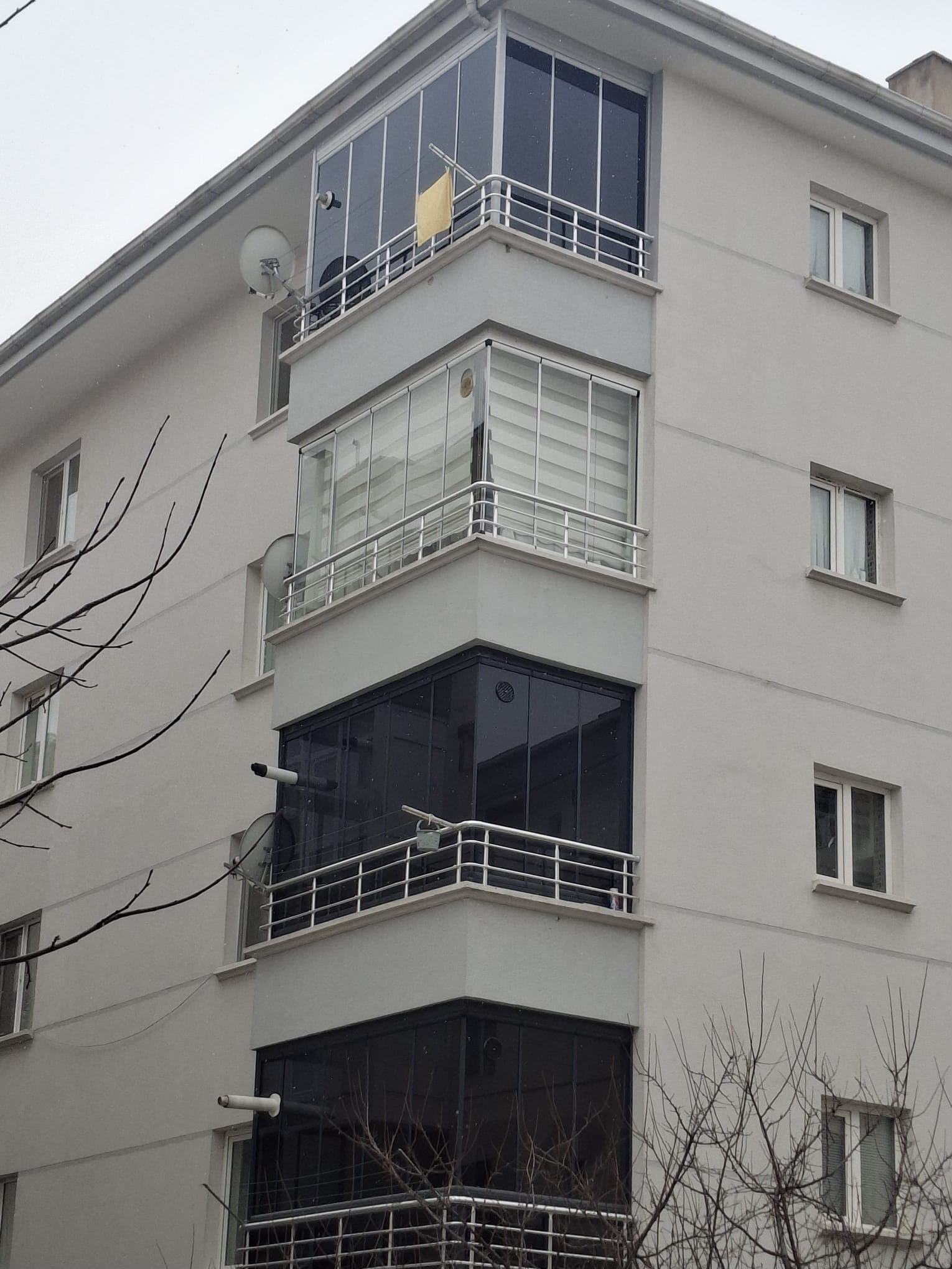 Ankara Isıcamlı Köşe Cam Balkon Montajı